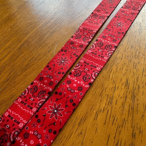 Red Patterned Lanyard - Picture 3 of 4